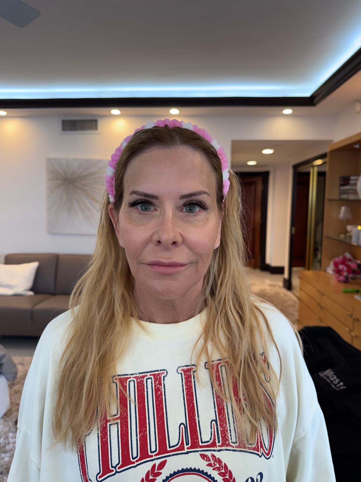 Lash extensions client at home